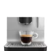SMEG BCC12BLMEU automata eszpresszó kávéfőző beépített gőzkarral és darálóval Bean to Cup design , Matt fekete