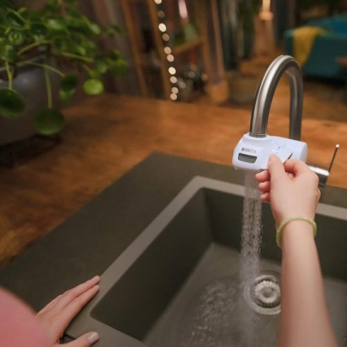 BRITA BR1052077 On Tap PRO V-MF csapvízszűrő rendszer LCD kijelzővel, FEHÉR 