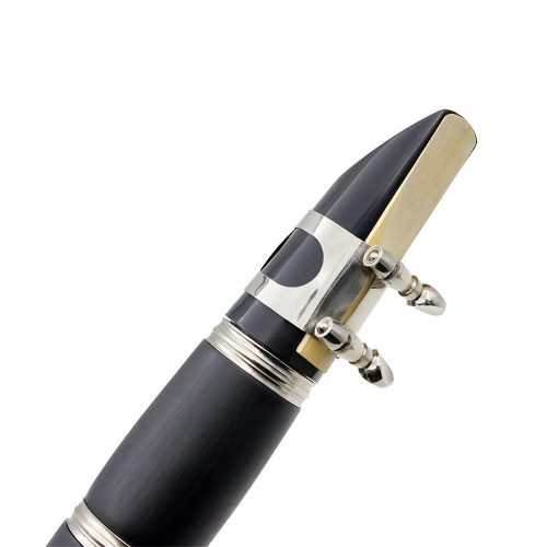 B klarinét kiegészítőkkel válltáskában