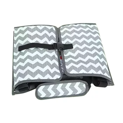 Hordozható gyerekasztal autóba, zsebekkel, szürke